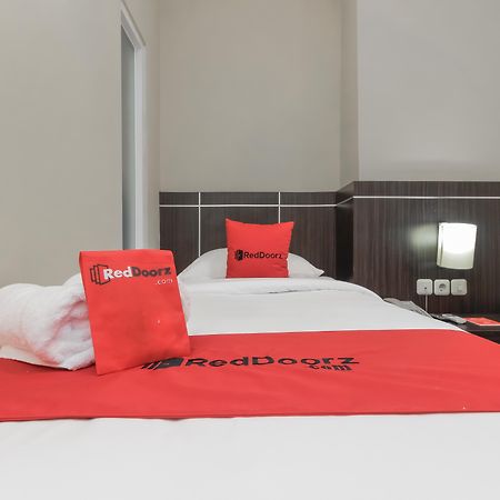RedDoorz Plus @ Thamrin Jakarta Exterior foto