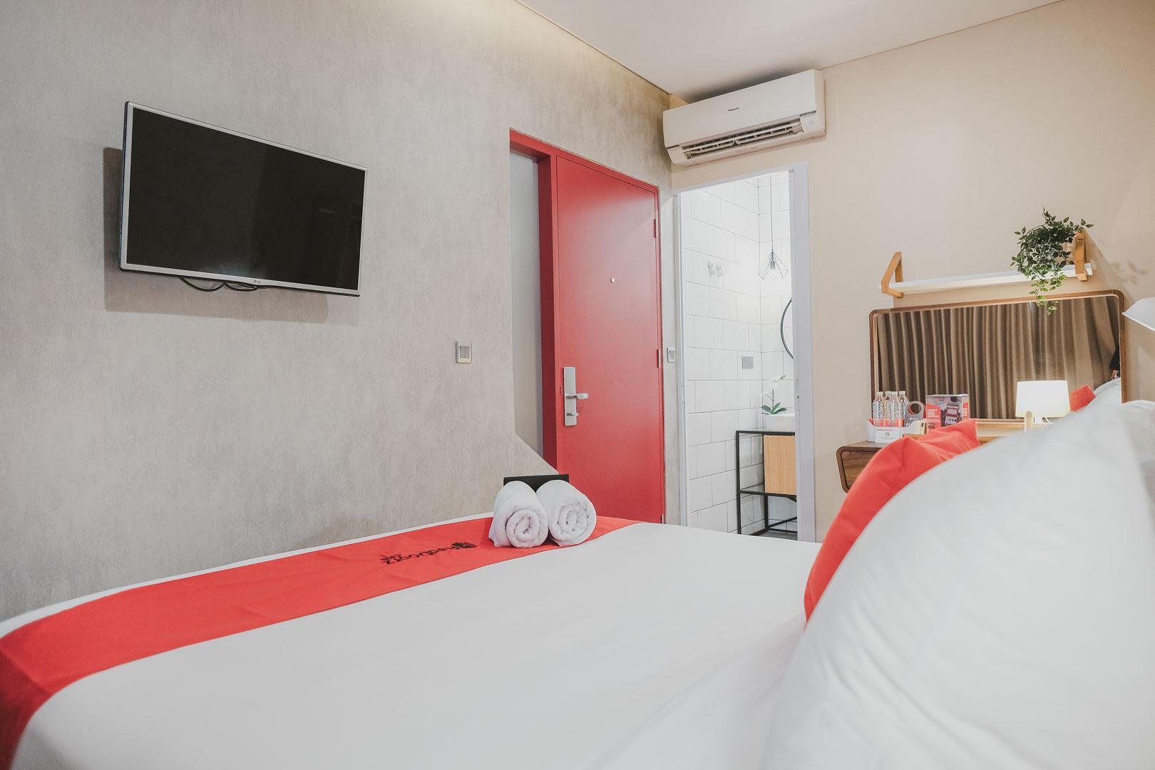 RedDoorz Plus @ Thamrin Jakarta Exterior foto