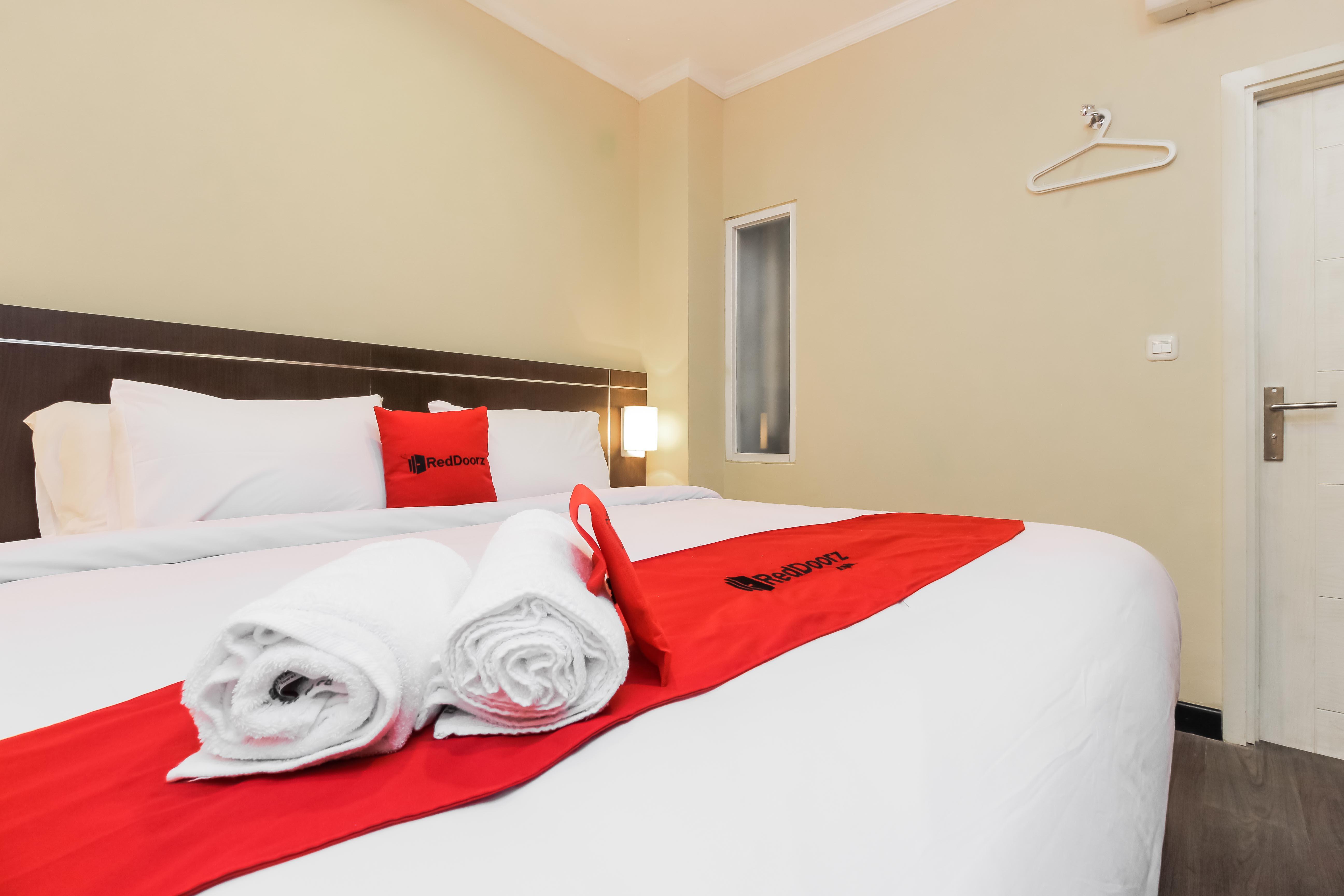 RedDoorz Plus @ Thamrin Jakarta Exterior foto