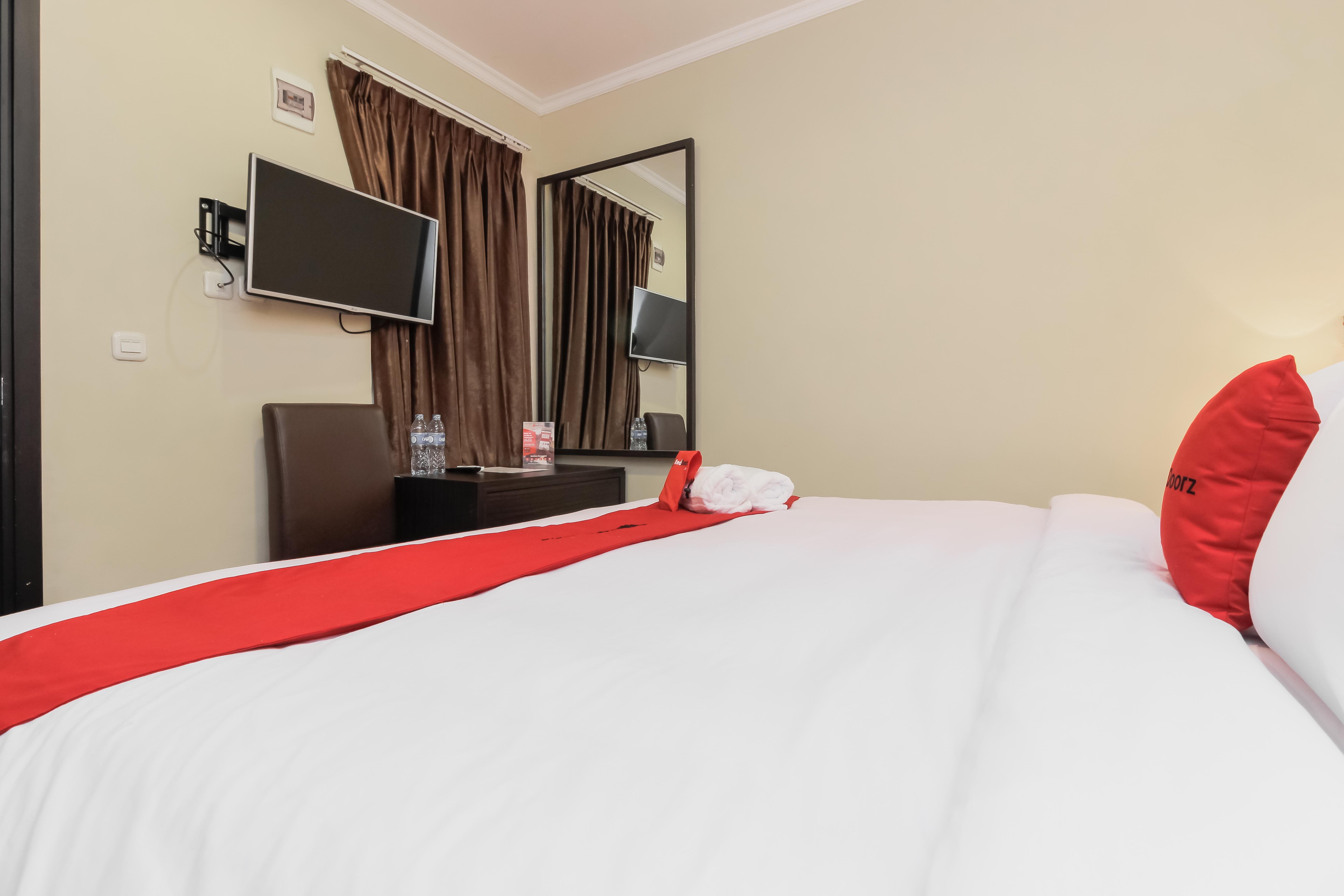 RedDoorz Plus @ Thamrin Jakarta Exterior foto