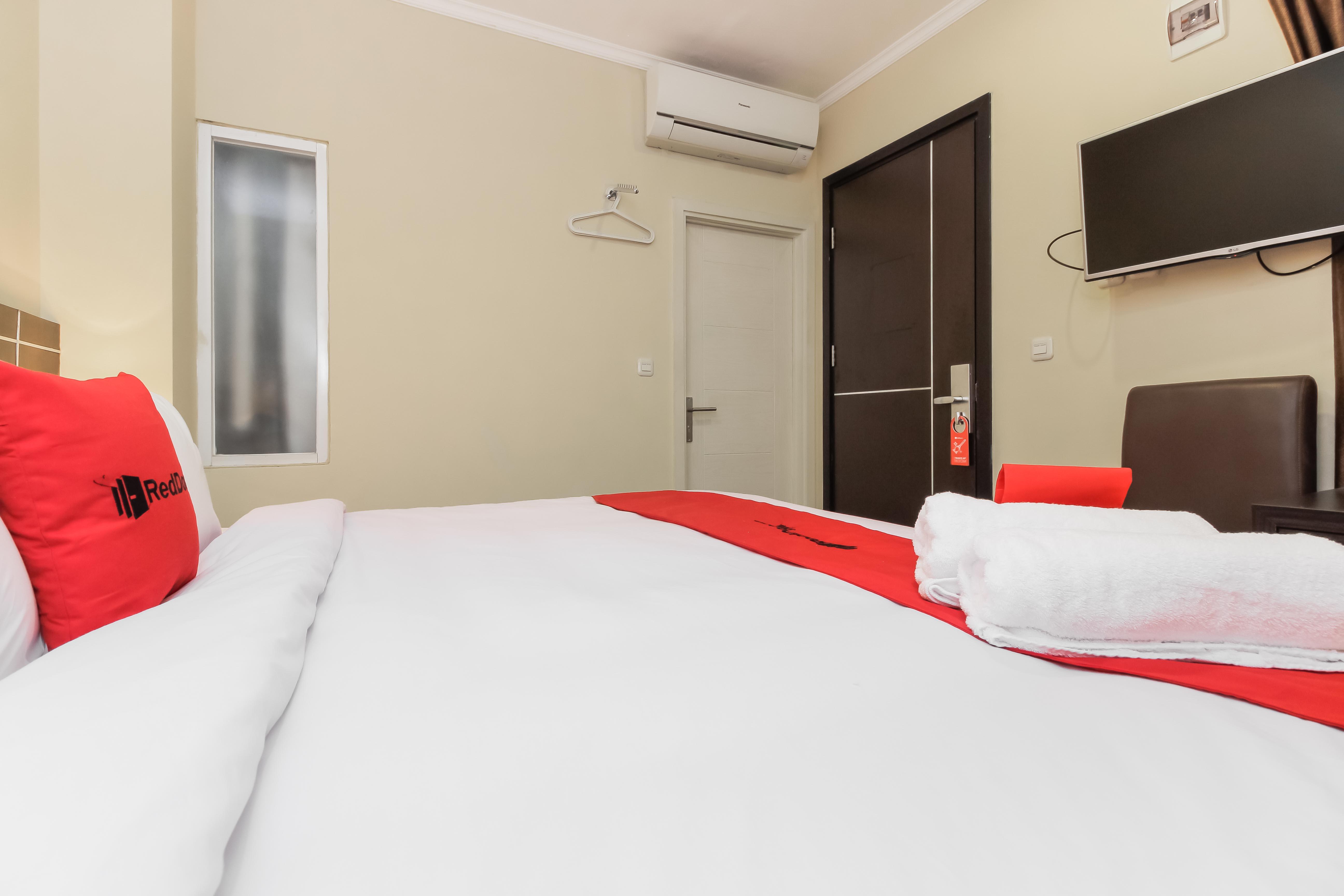 RedDoorz Plus @ Thamrin Jakarta Exterior foto
