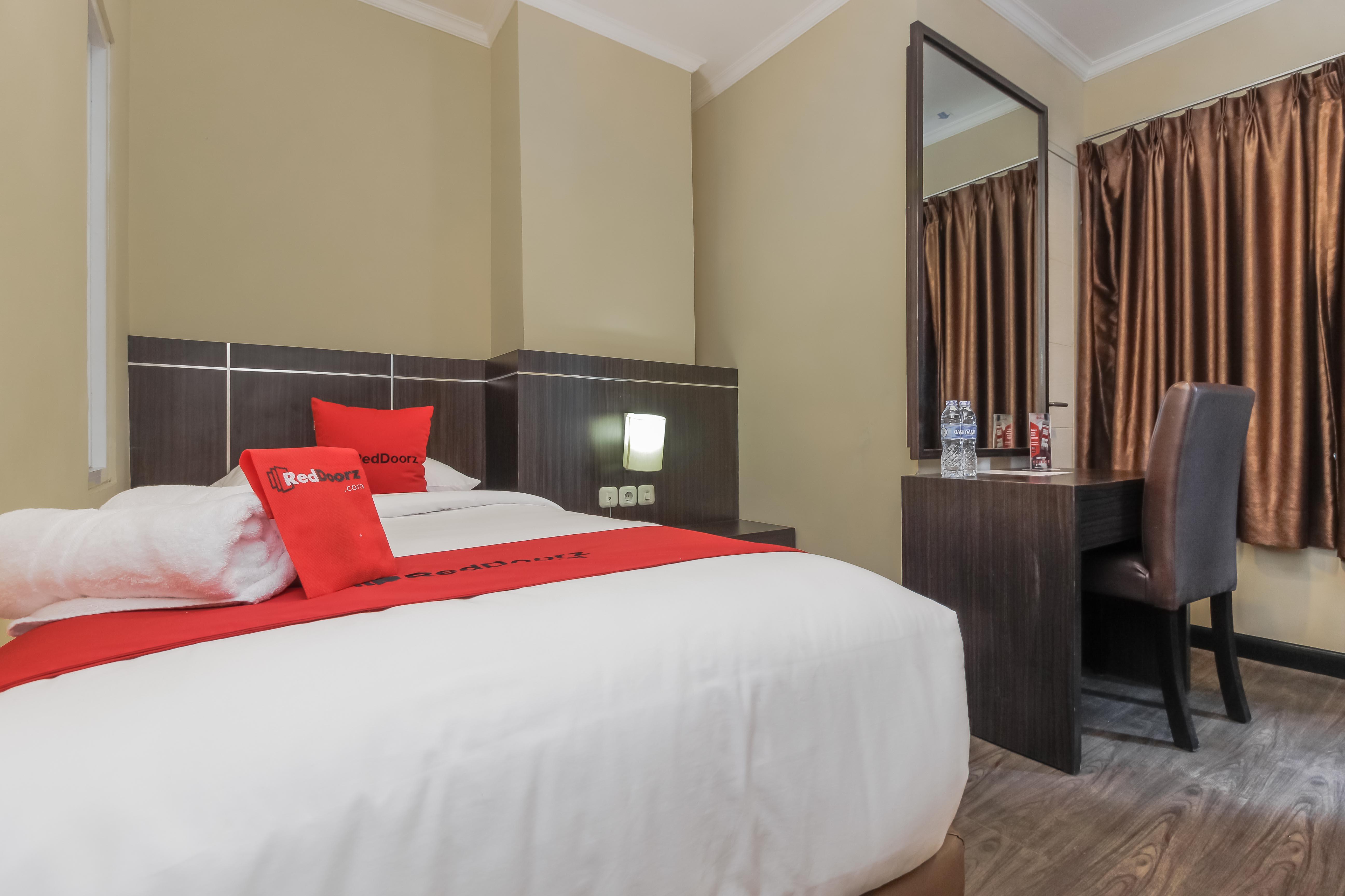 RedDoorz Plus @ Thamrin Jakarta Exterior foto