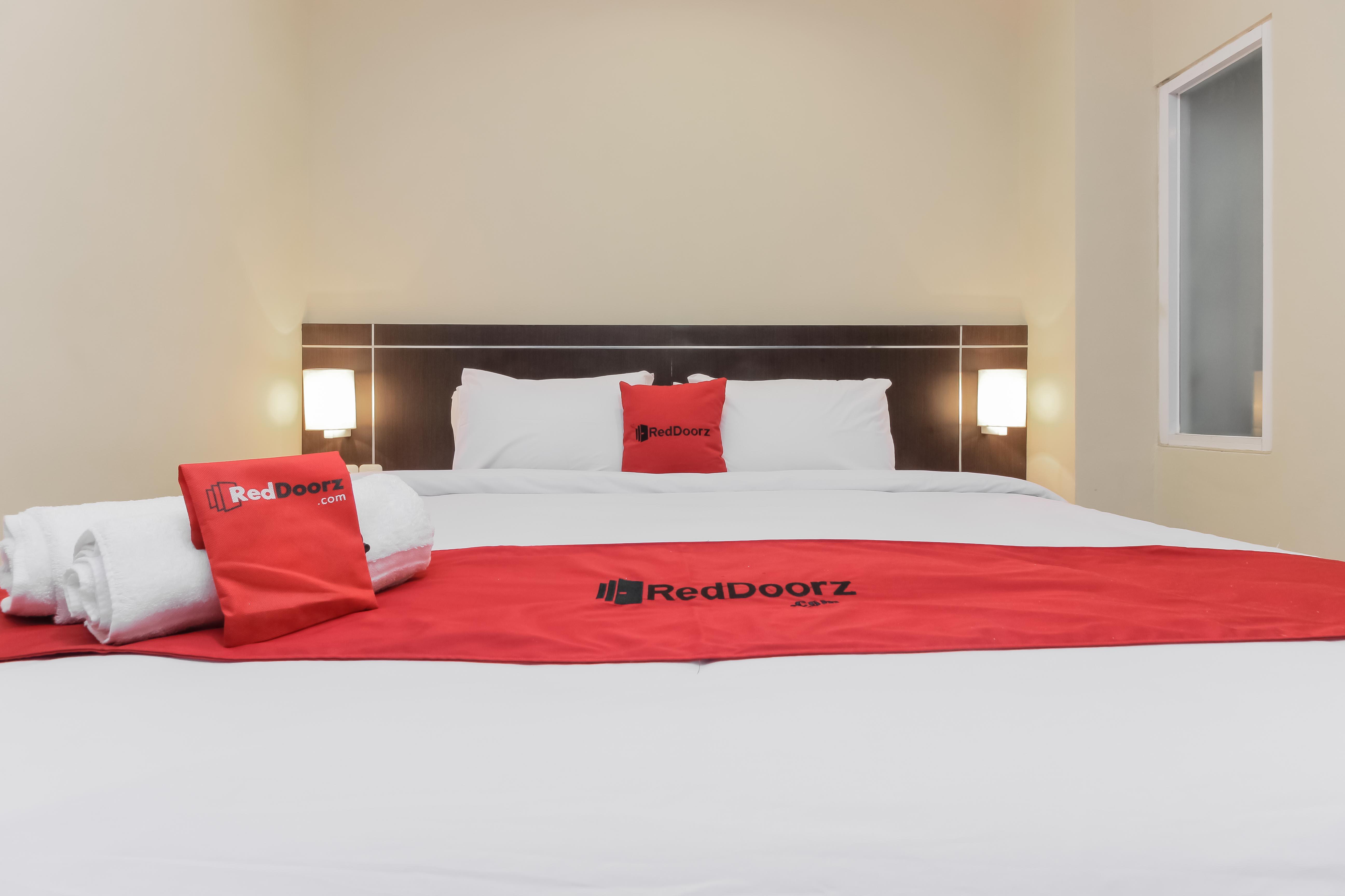 RedDoorz Plus @ Thamrin Jakarta Exterior foto
