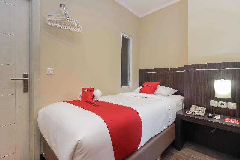 RedDoorz Plus @ Thamrin Jakarta Zimmer foto