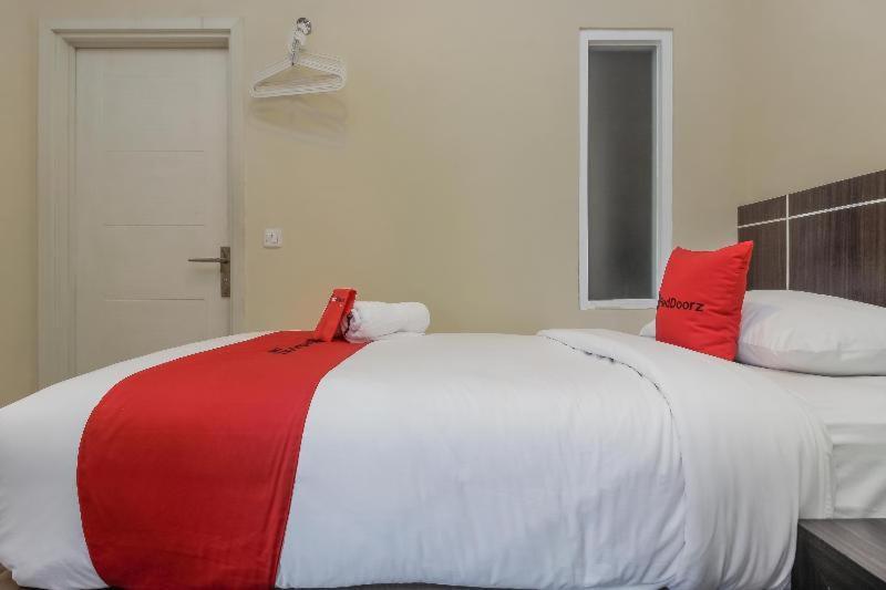 RedDoorz Plus @ Thamrin Jakarta Zimmer foto