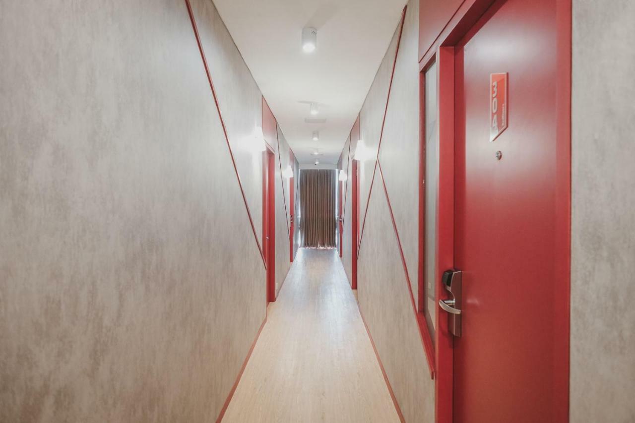 RedDoorz Plus @ Thamrin Jakarta Exterior foto
