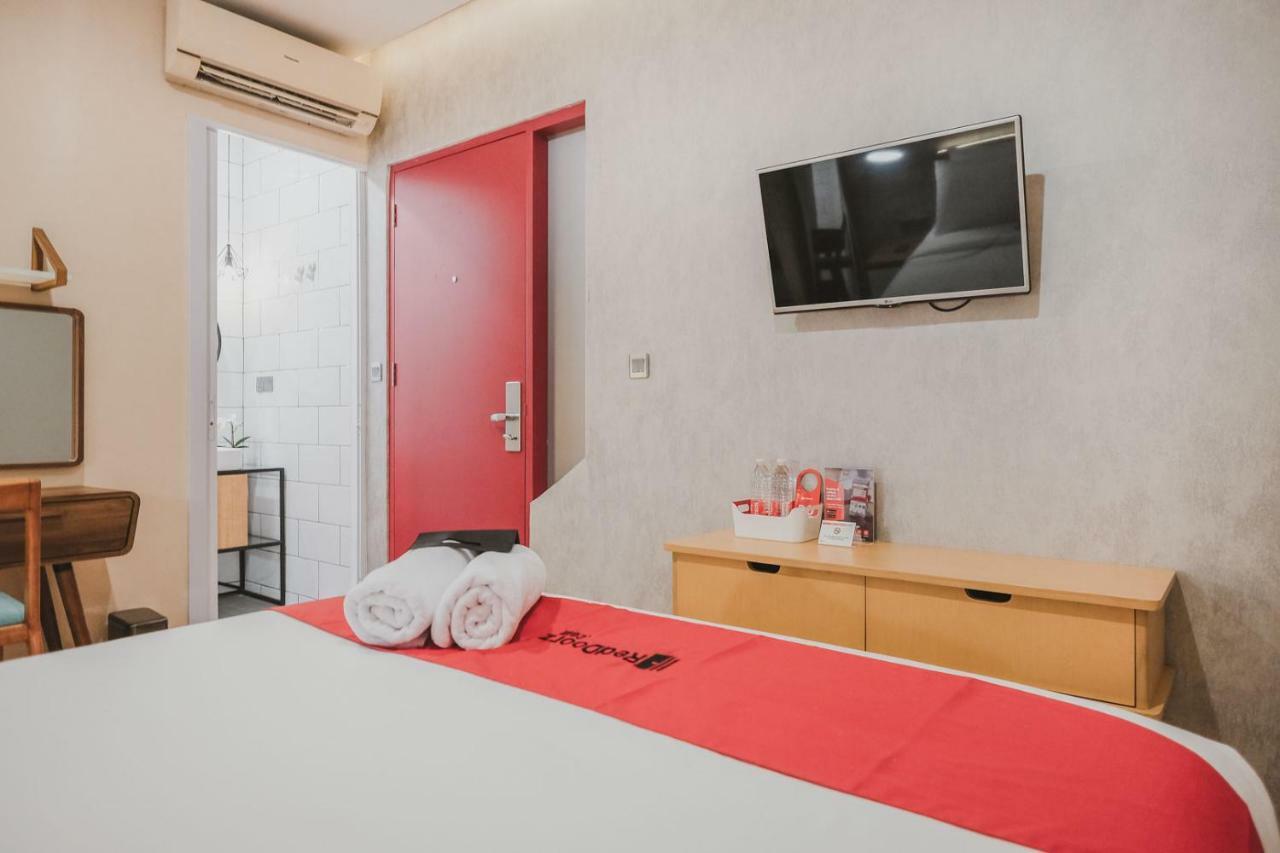 RedDoorz Plus @ Thamrin Jakarta Exterior foto