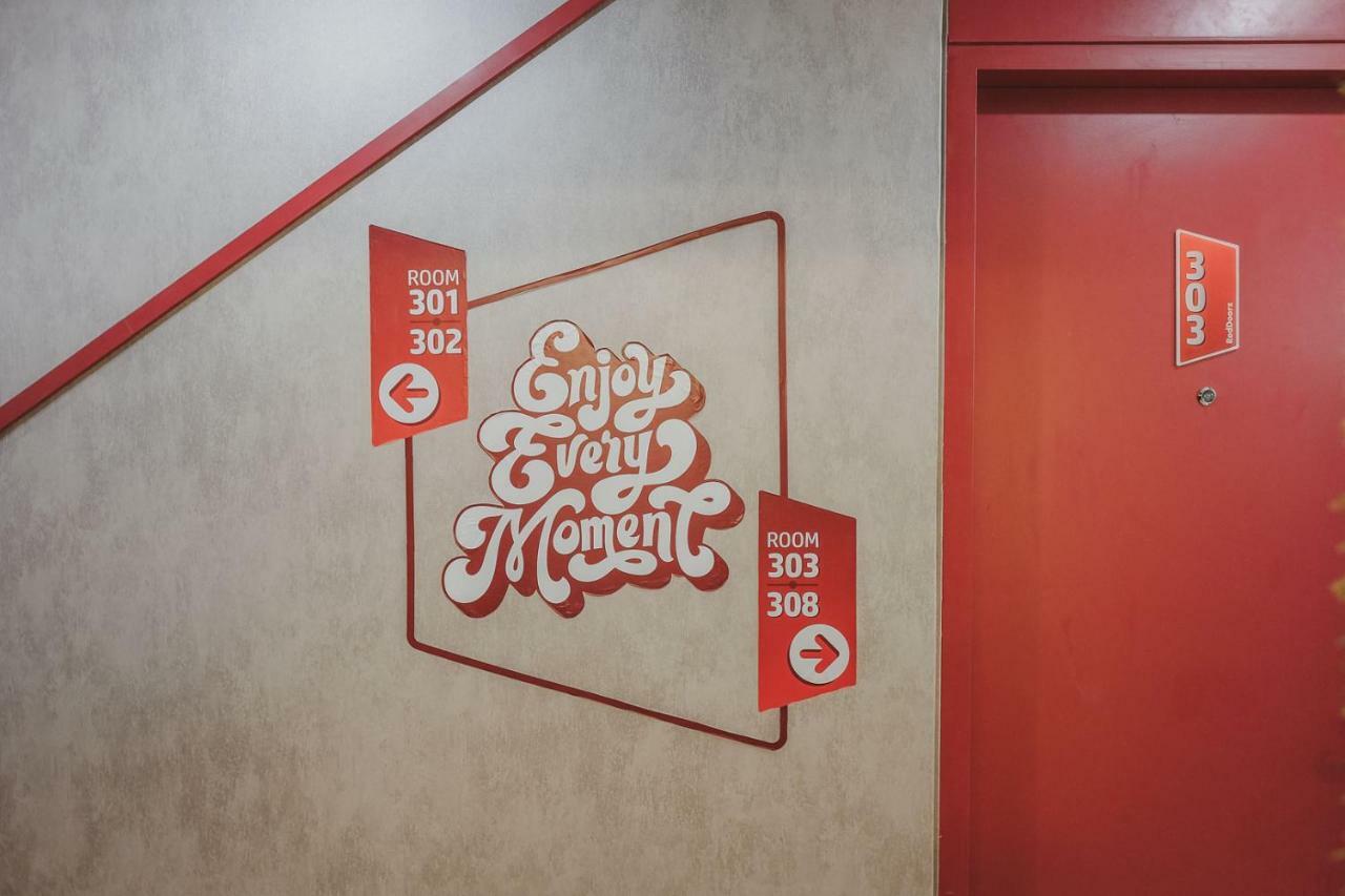 RedDoorz Plus @ Thamrin Jakarta Exterior foto