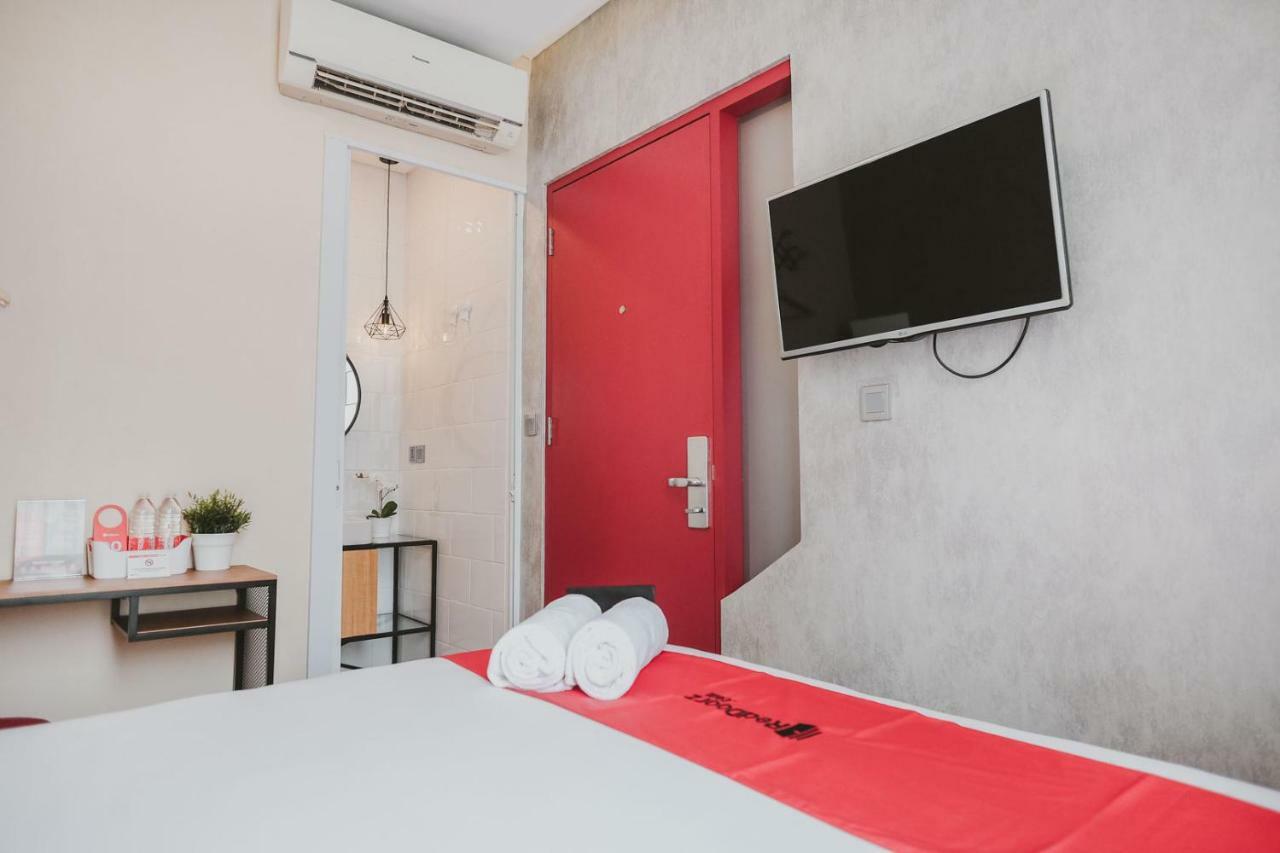 RedDoorz Plus @ Thamrin Jakarta Exterior foto
