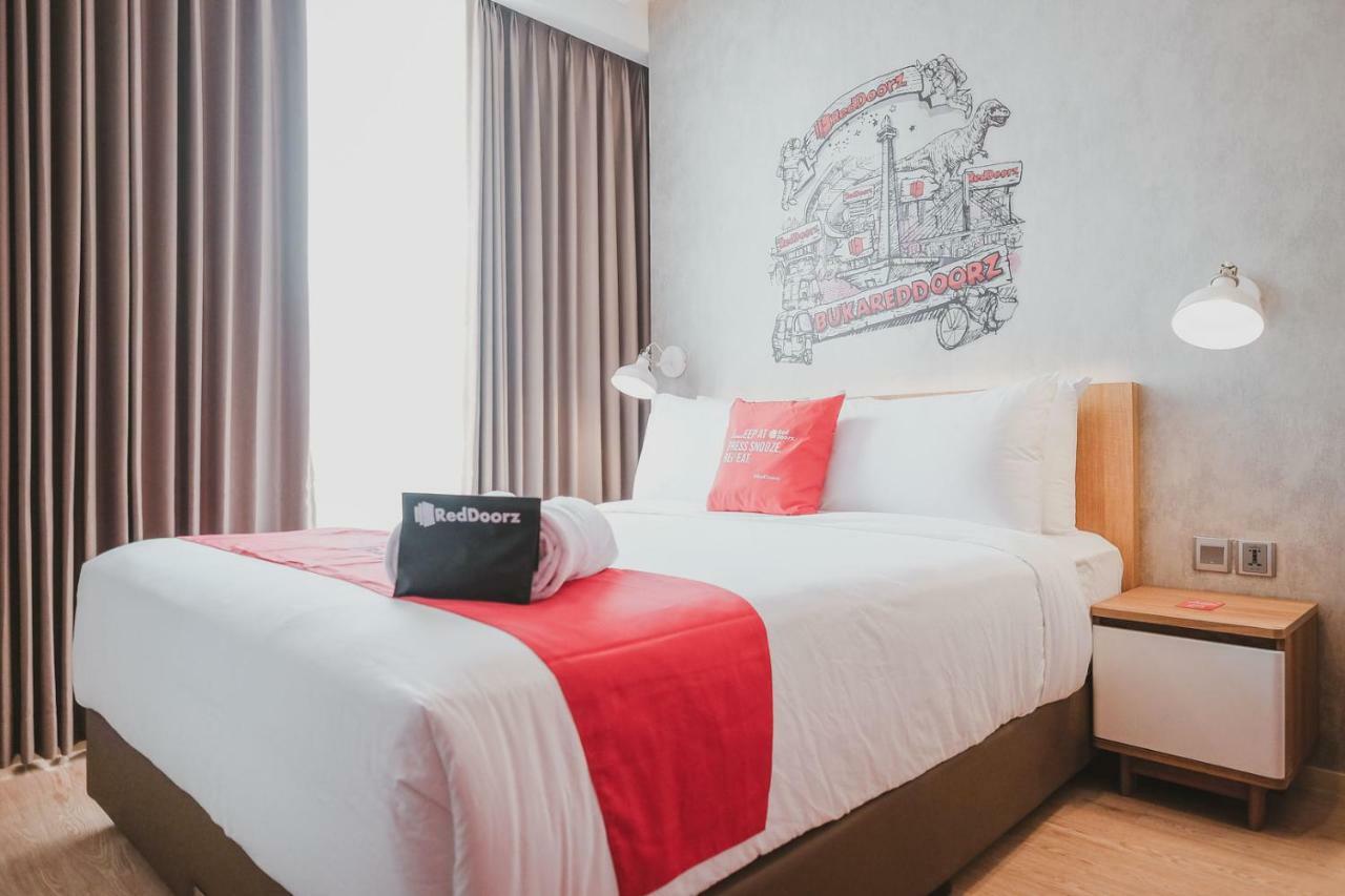 RedDoorz Plus @ Thamrin Jakarta Exterior foto