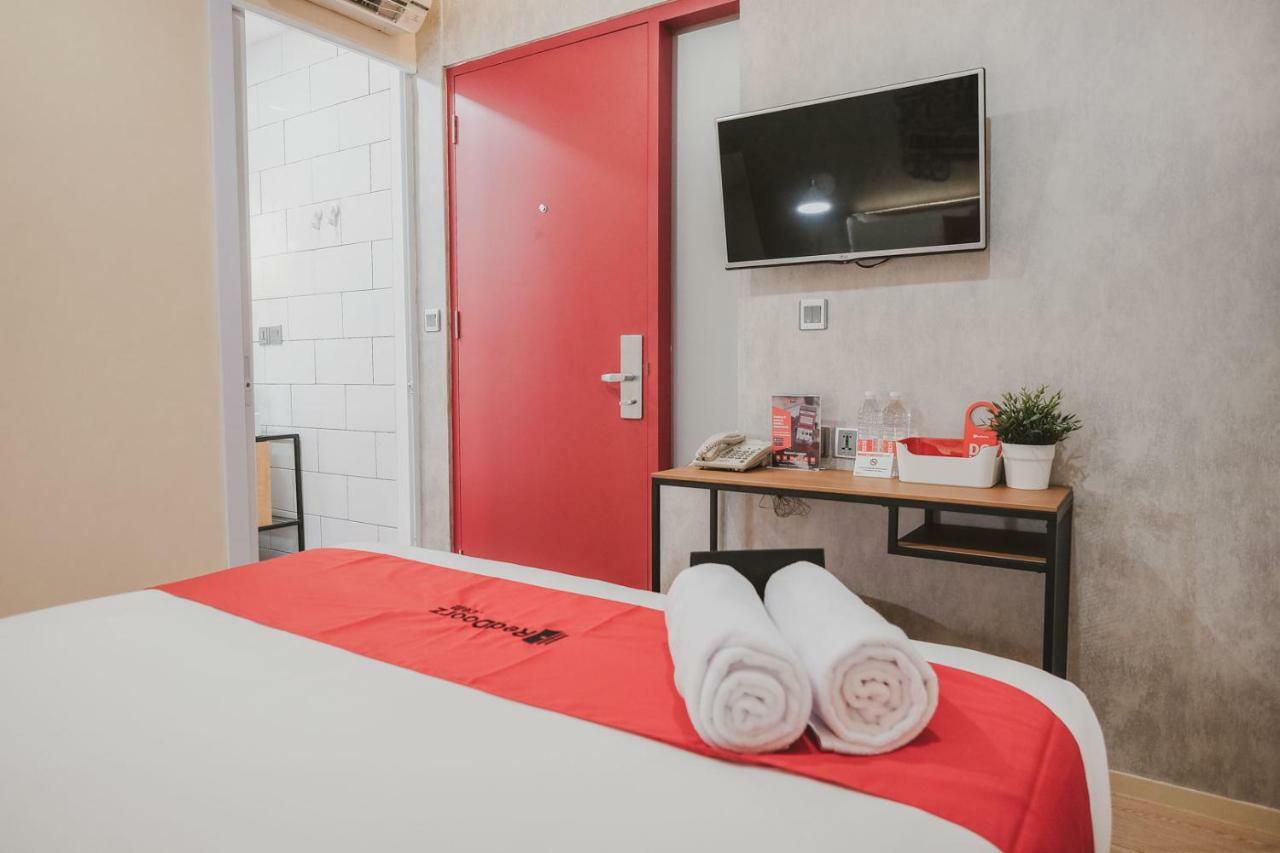 RedDoorz Plus @ Thamrin Jakarta Exterior foto
