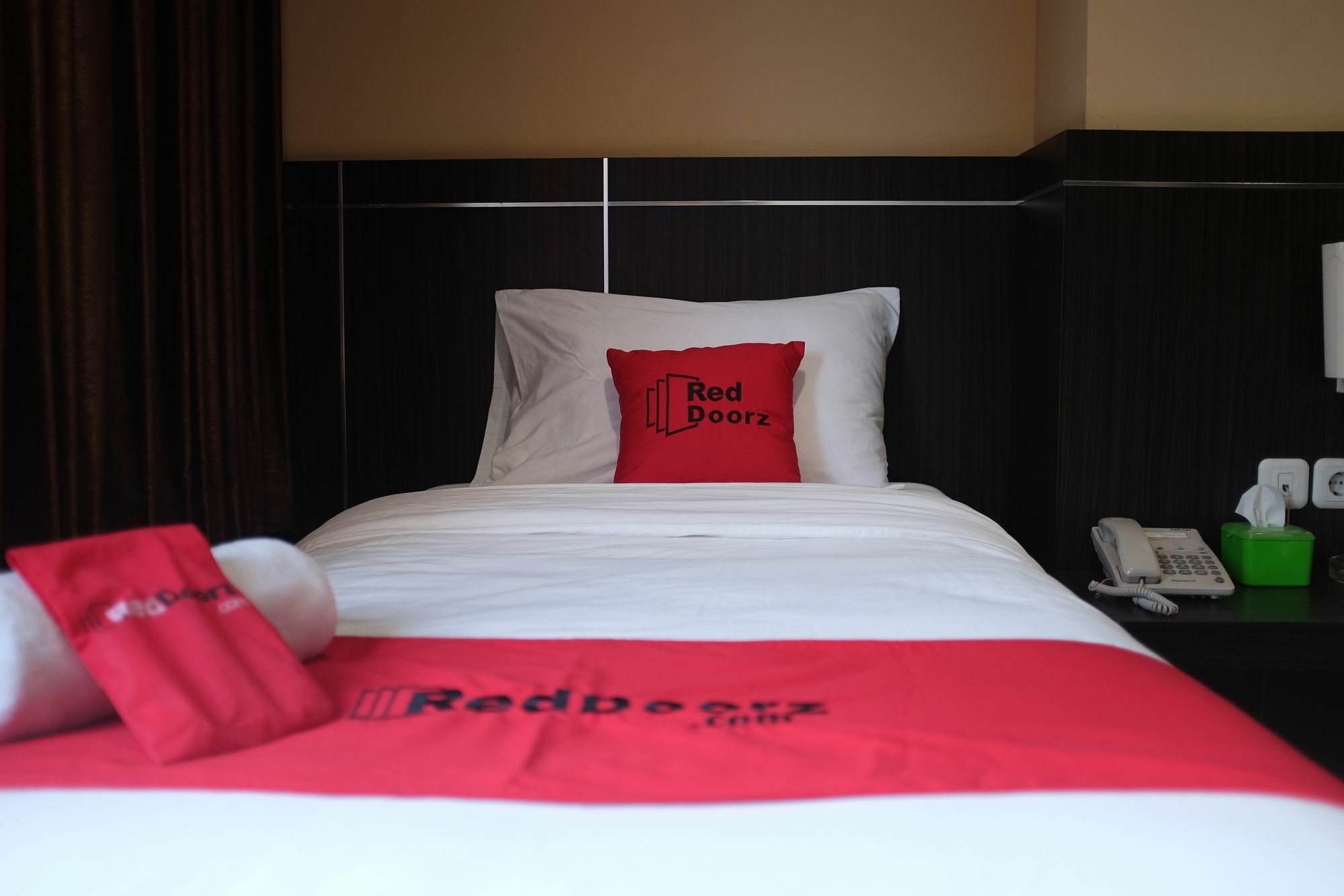 RedDoorz Plus @ Thamrin Jakarta Exterior foto
