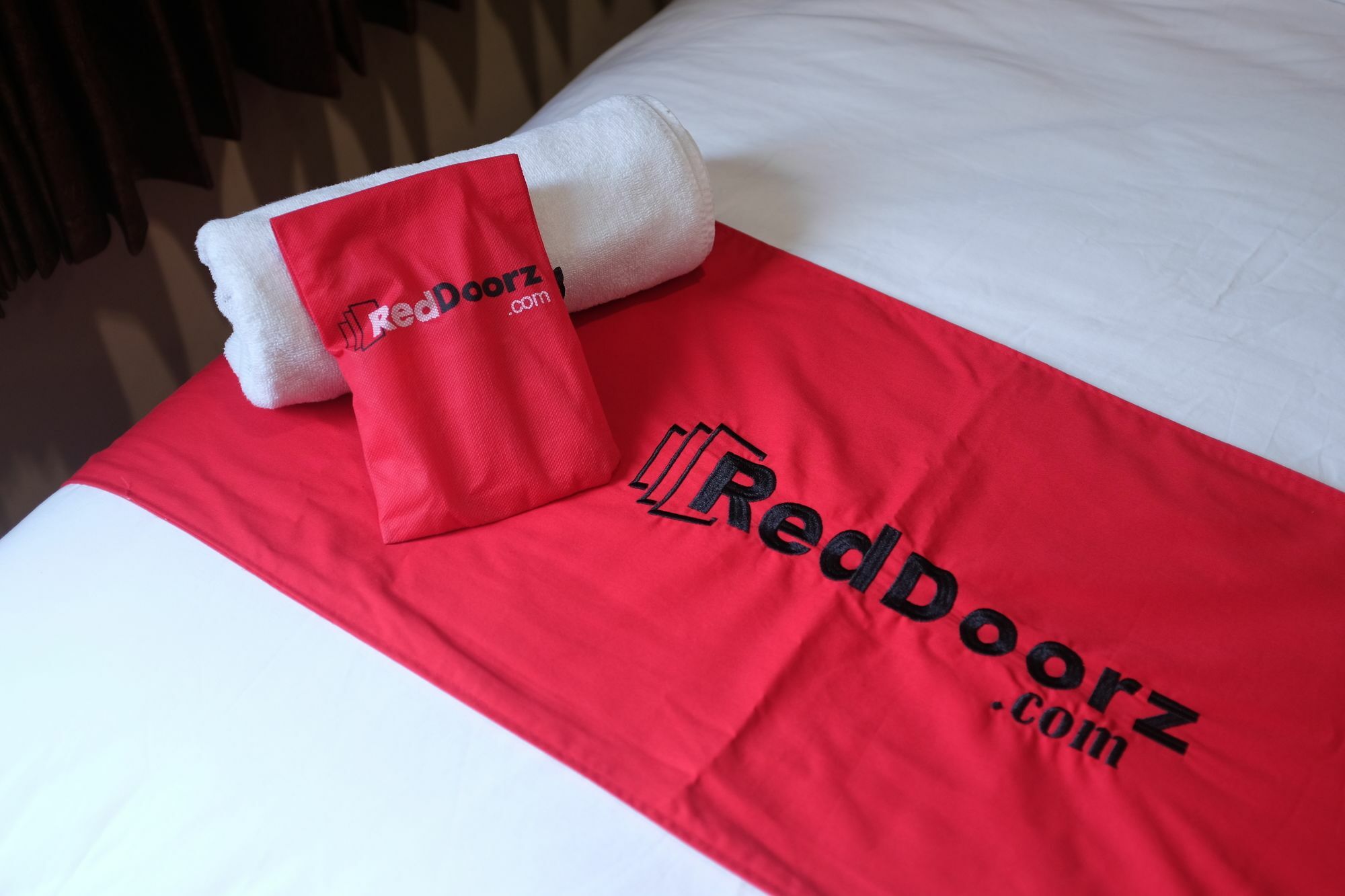 RedDoorz Plus @ Thamrin Jakarta Exterior foto