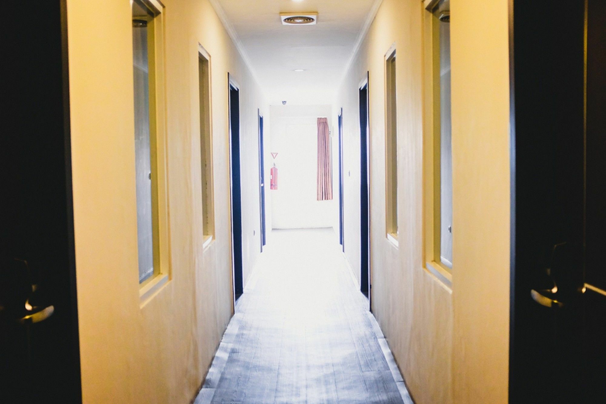 RedDoorz Plus @ Thamrin Jakarta Exterior foto